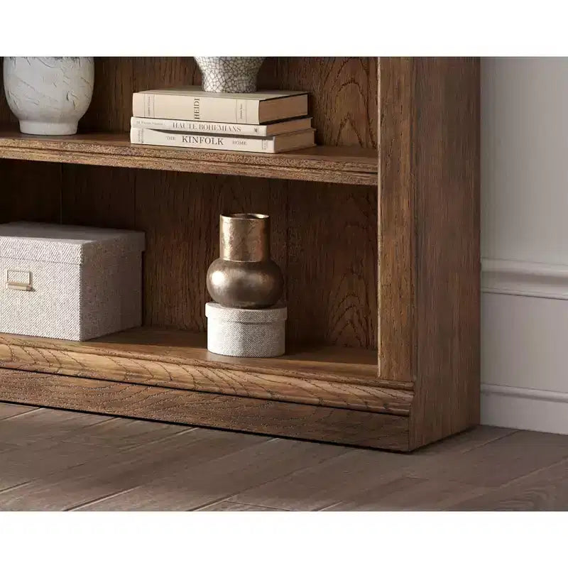 94 traditionelles hohes Bücherregal aus Holz mit Stauraum, Stratton-Kollektion, Braun – Martin Furniture