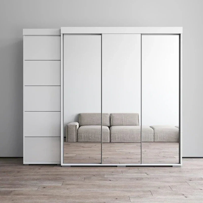 Kleiderschrank mit drei Spiegeln