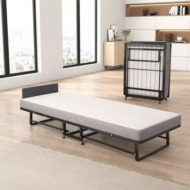 Klappbett mit Matratze, tragbares Gästebett mit 4 Rollen, 4-Schaumstoffmatratzen und Metallrahmen, platzsparendes Rollbett in Kinderbettgröße
