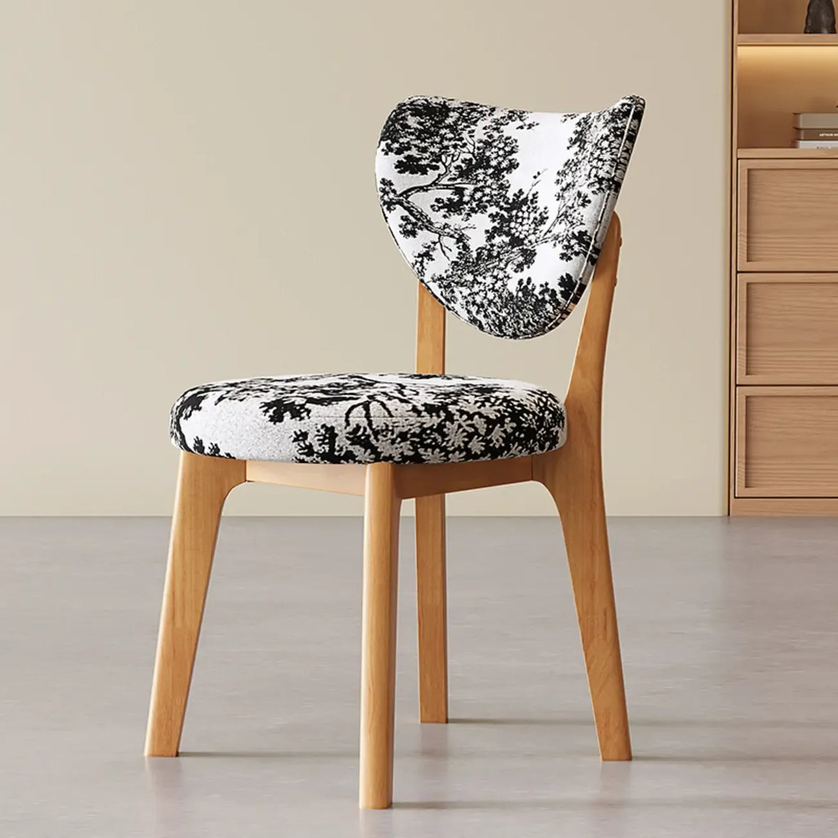 Sedia da pranzo moderna senza braccioli, con schienale alto e rivestimento in similpelle