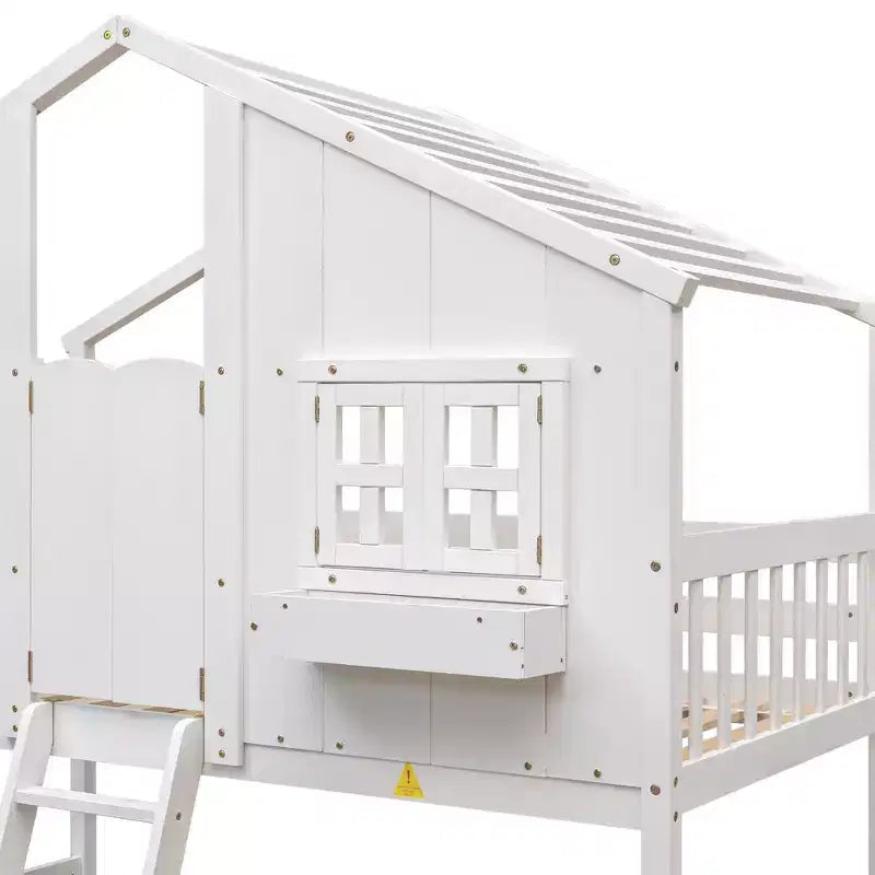 Hochbett in Einzelbettgröße in Hausform, hölzernes Spielhaus-Hochbett mit Leiter und Absturzsicherungen für Kinder