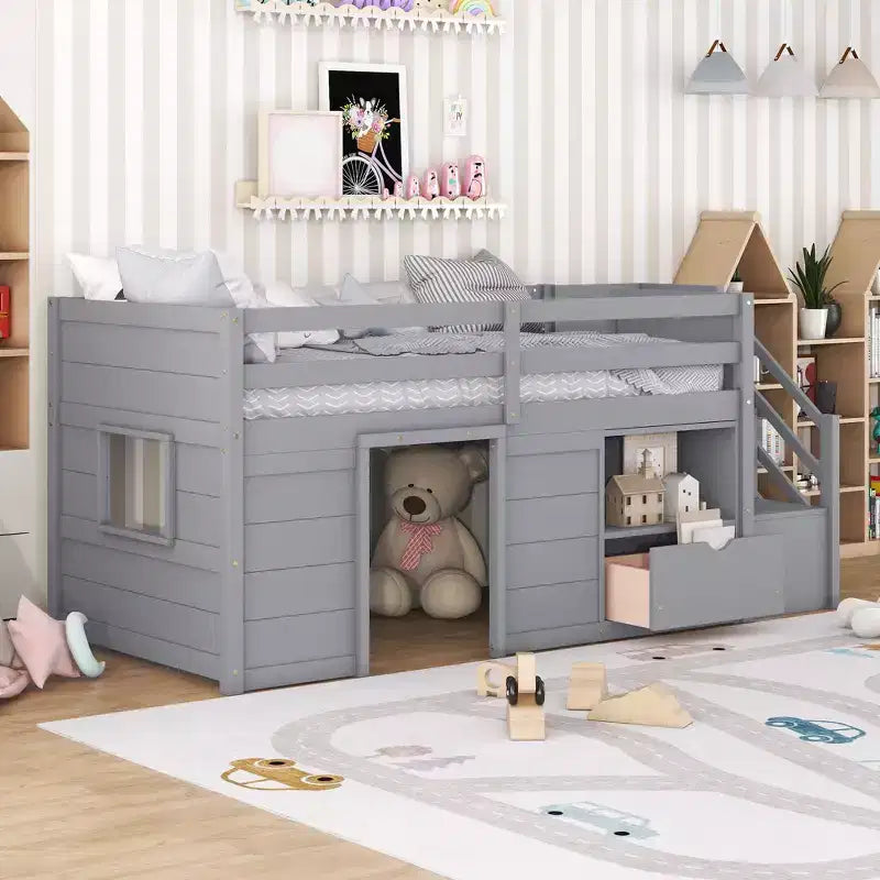 Letto soppalcato singolo Okak in legno massello con scale e spazio contenitore, letto a castello singolo basso con cassetti e ripiani, letto soppalcato multifunzionale per bambini e ragazzi