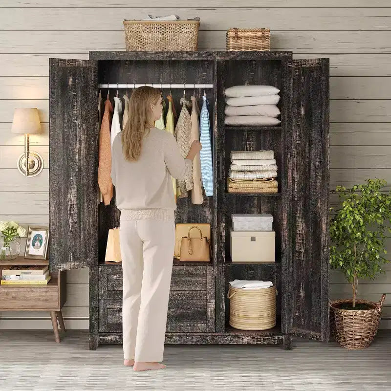 Armário de roupa estilo quinta AMERLIFE de 47 com 3 portas, 2 gavetas, varão para cabides e prateleiras ajustáveis, organizador de roupeiro independente