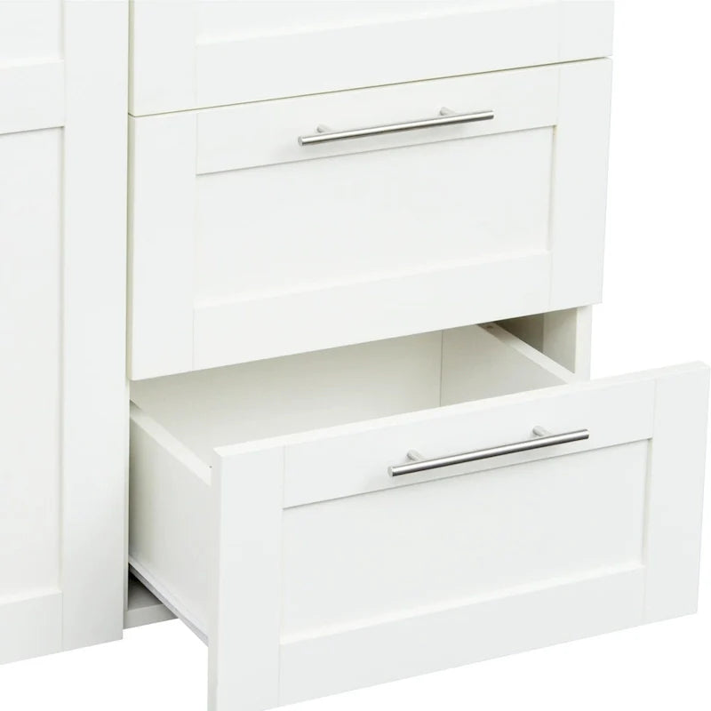 Witte houten kledingkast met deuren, laden en hangroede