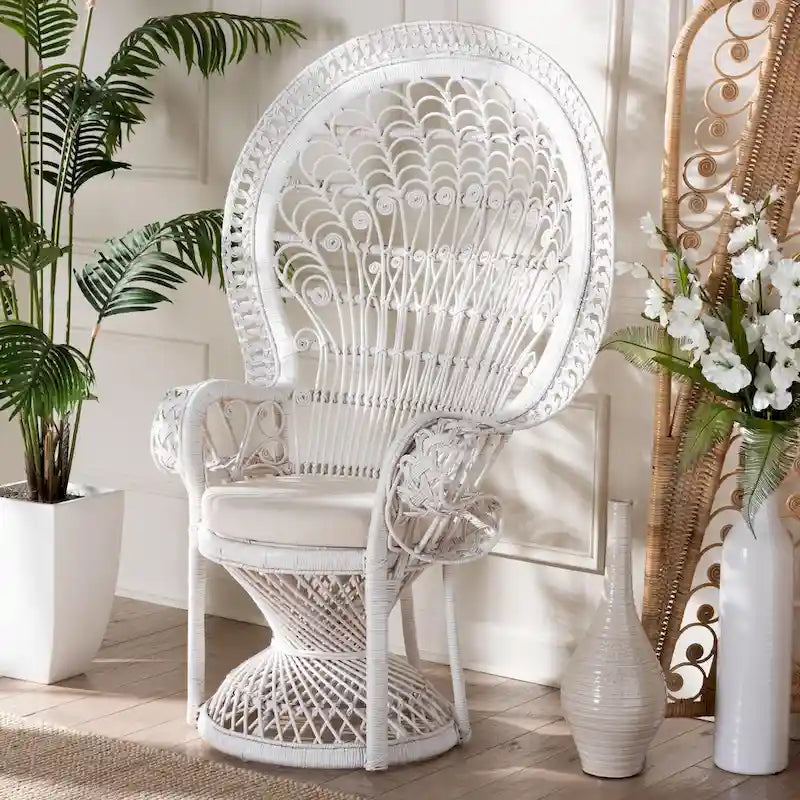 Kallima moderner bohemischer Pfauenstuhl aus weißem, naturfarbenem Rattan