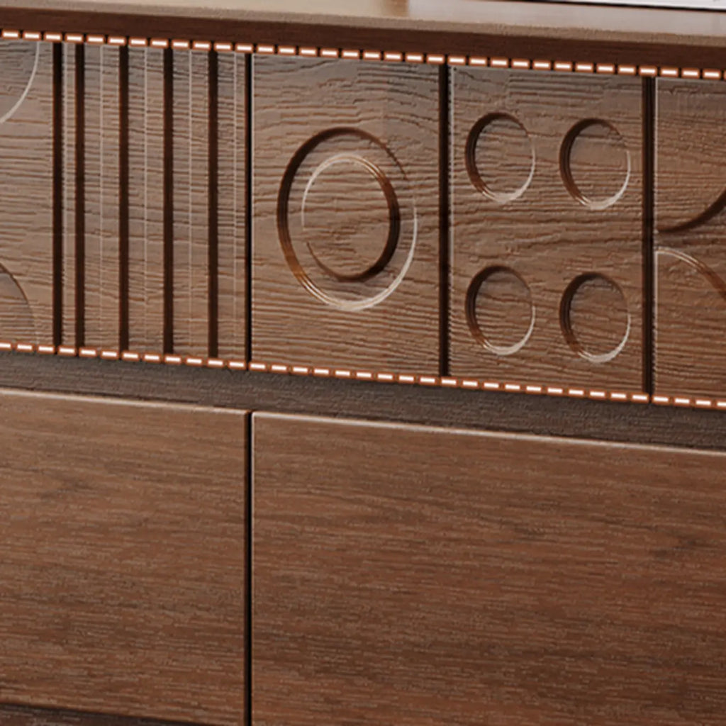 Houten ladekast geïnspireerd op art deco met geometrisch houtsnijwerk