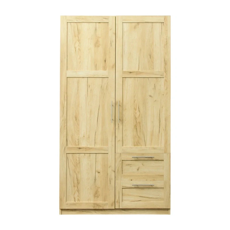 Witte houten kledingkast met deuren, laden en hangroede