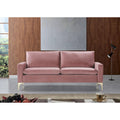 Aksamitna sofa z metalowymi nogami w kolorze złotym