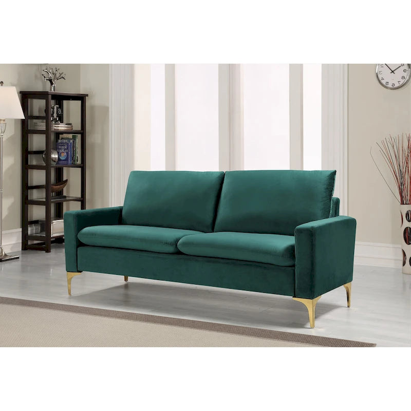 Aksamitna sofa z metalowymi nogami w kolorze złotym