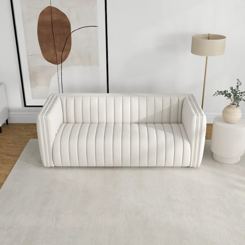 Sofa tapicerowana bucle w kolorze kremowym z ciasno pikowanym oparciem w stylu mid-century modern