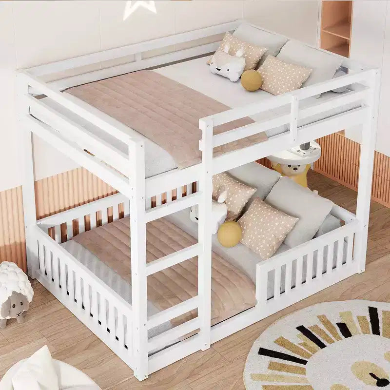 Letto a castello in legno matrimoniale sopra matrimoniale con scala e sponde di sicurezza, letto a castello matrimoniale basso con rete a doghe