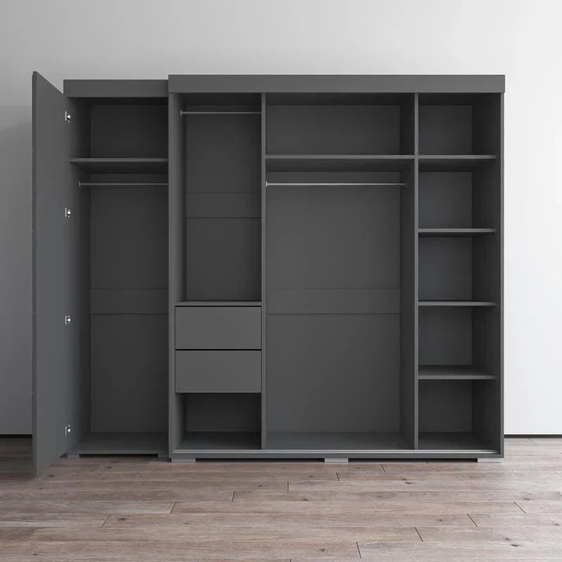 Kleiderschrank mit drei Spiegeln