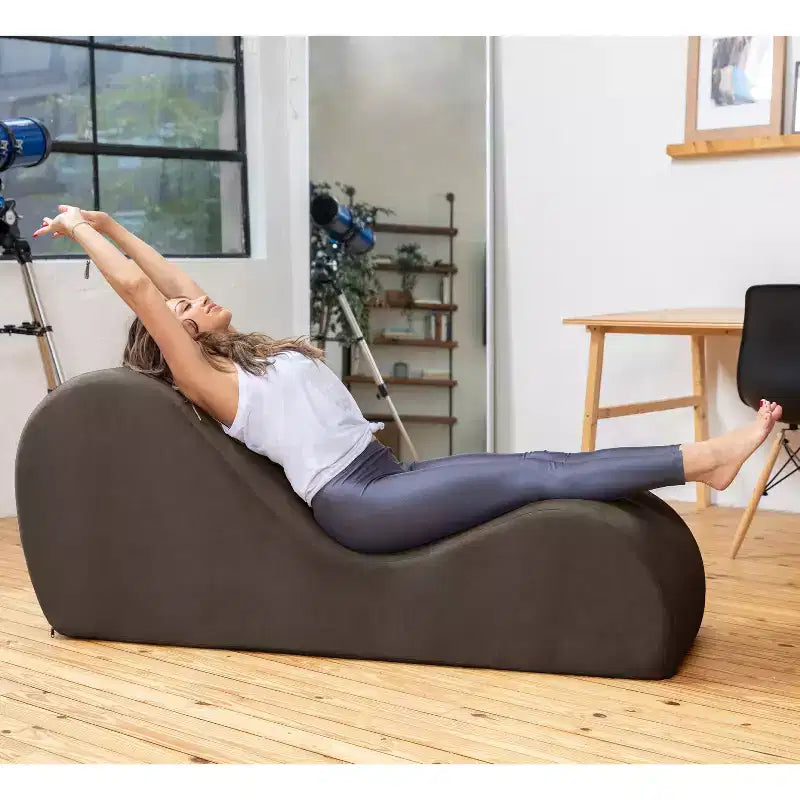 Avana elegante Chaiselongue für Yoga – in den USA gefertigt – ideal für Dehnübungen, Entspannung, Training und mehr, 60T x 18B x 26H Zoll, Hellgrau