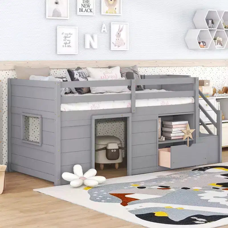 Letto soppalcato singolo Okak in legno massello con scale e spazio contenitore, letto a castello singolo basso con cassetti e ripiani, letto soppalcato multifunzionale per bambini e ragazzi