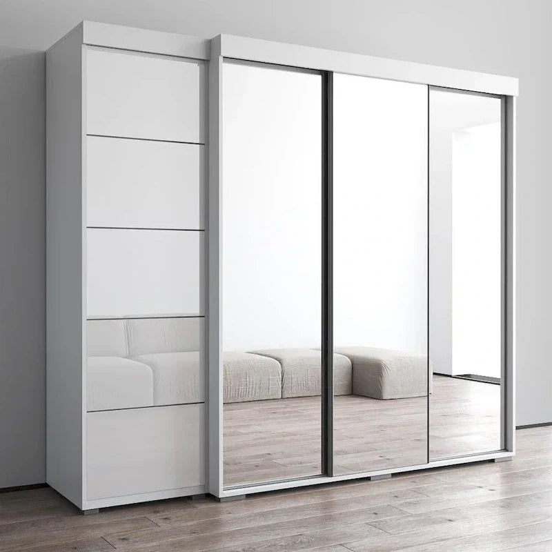 Kleiderschrank mit drei Spiegeln