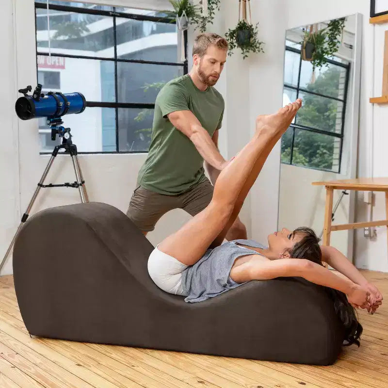 Avana elegante Chaiselongue für Yoga – in den USA gefertigt – ideal für Dehnübungen, Entspannung, Training und mehr, 60T x 18B x 26H Zoll, Hellgrau