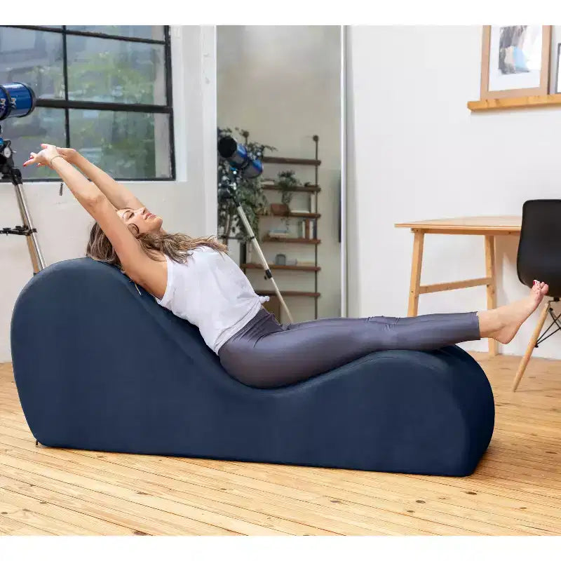 Avana elegante Chaiselongue für Yoga – in den USA gefertigt – ideal für Dehnübungen, Entspannung, Training und mehr, 60T x 18B x 26H Zoll, Hellgrau