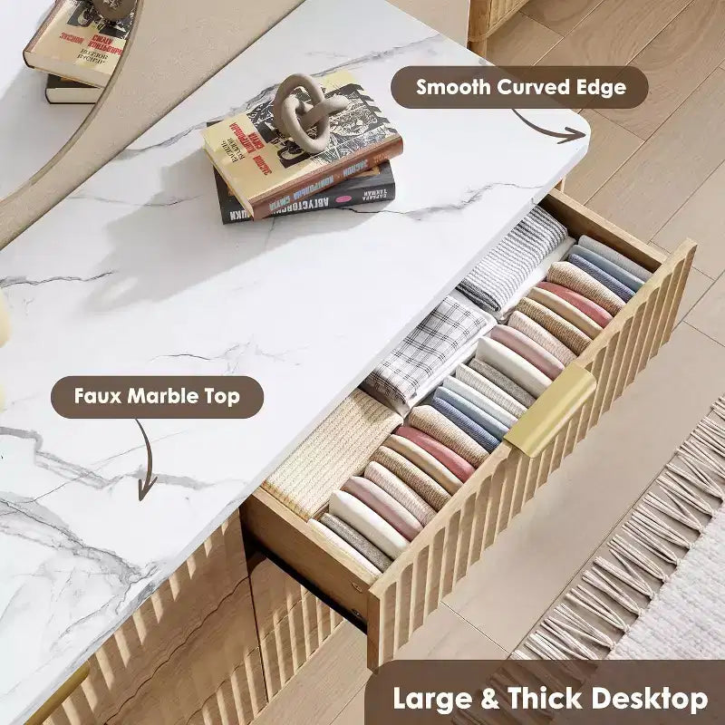 Komoda s 9 rýhovanými zásuvkami, moderní skříňka, dřevěná komoda pod TV, design se zaobleným profilem do obývacího pokoje nebo chodby