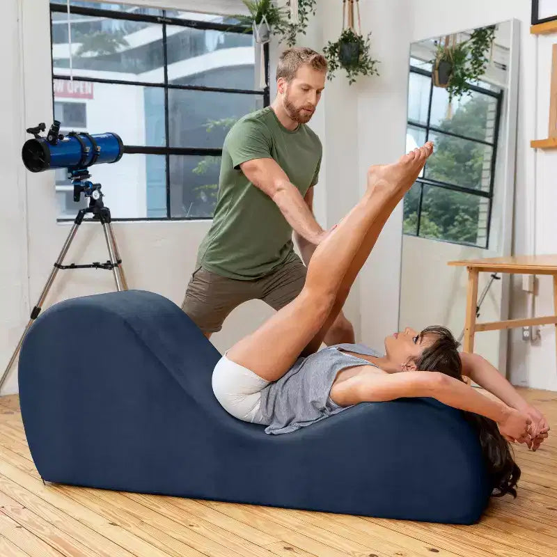 Avana elegante Chaiselongue für Yoga – in den USA gefertigt – ideal für Dehnübungen, Entspannung, Training und mehr, 60T x 18B x 26H Zoll, Hellgrau