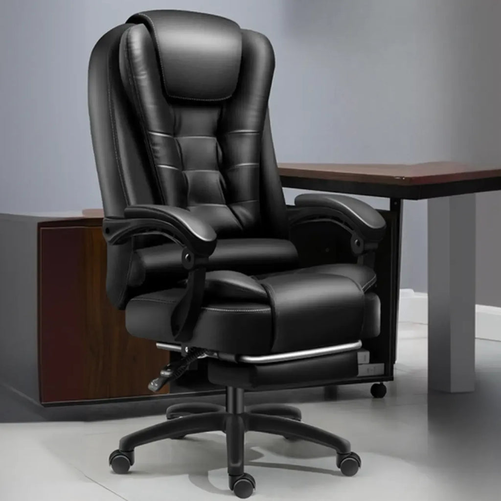 Ergonomické otočné kancelářské křeslo z černé kůže s podnožkou