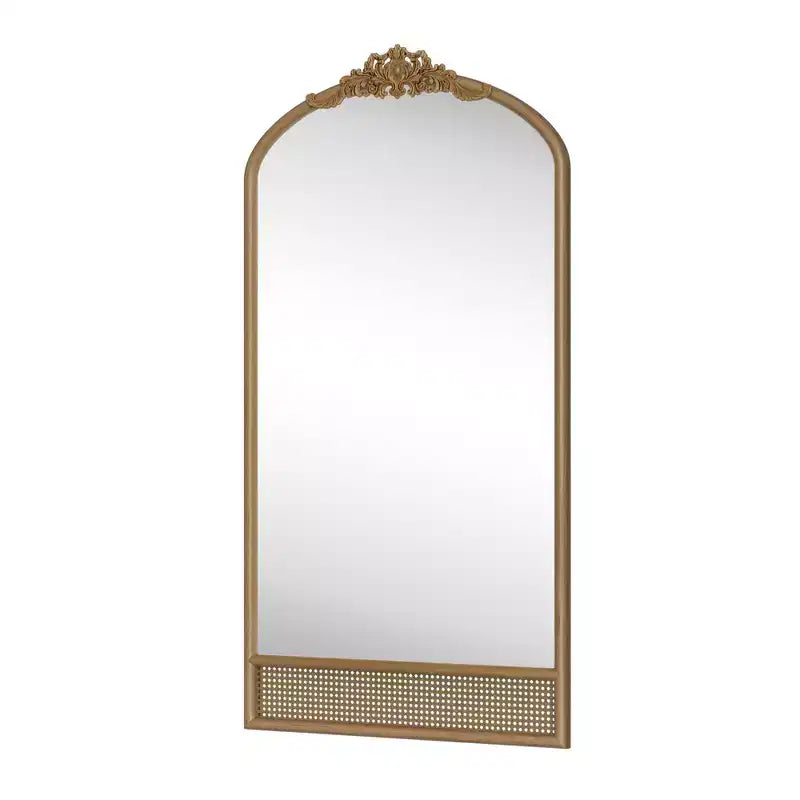37 in. W x 71 in. H Klassiek gesneden houten boogframe met rotan onderkant, wandspiegel in bruin